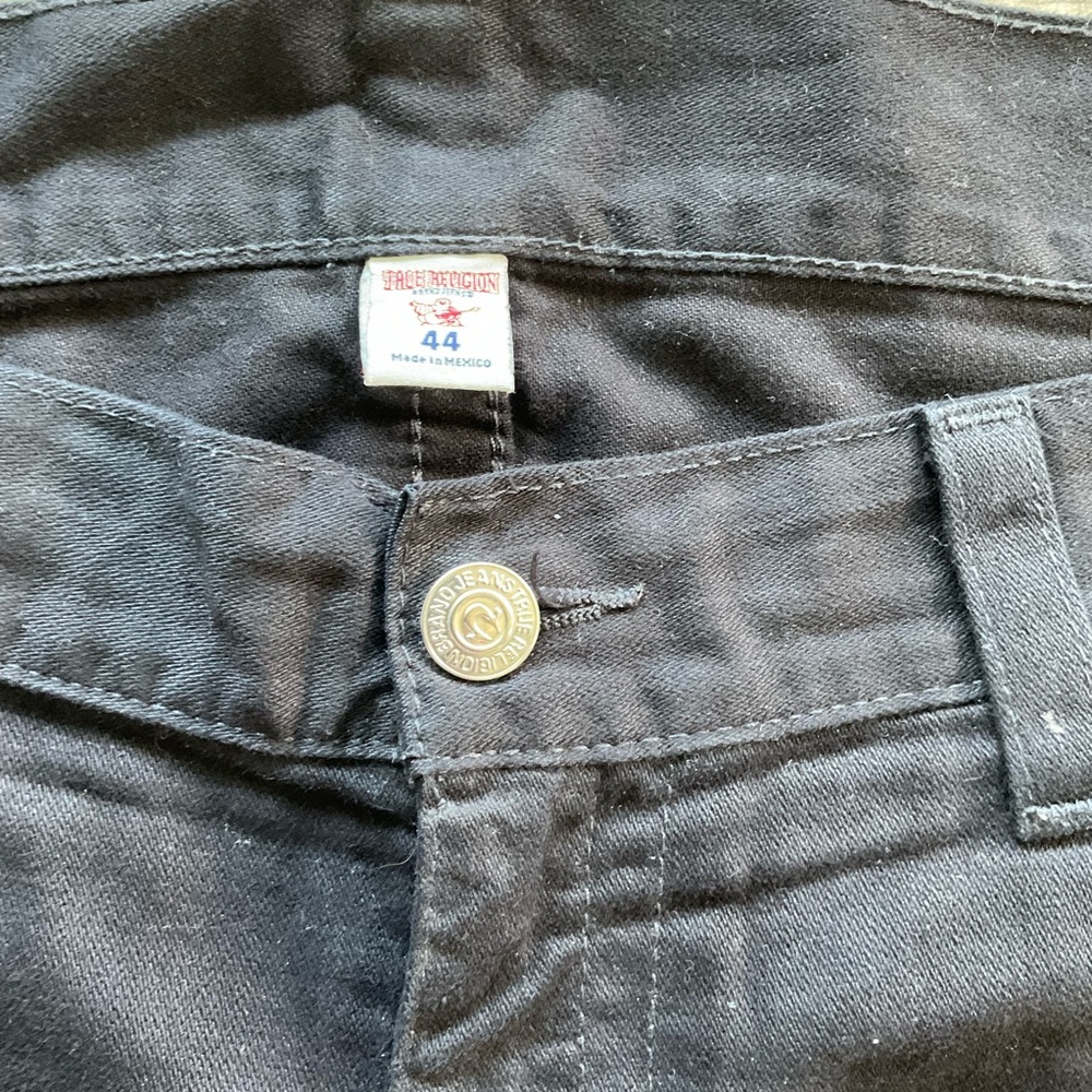 44x28 True Religion Straight w/ Flap Jeans Men’s All Black Distressed - Picture 5 of 16